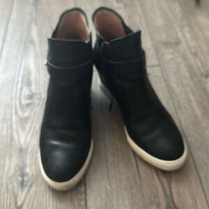 Wedge leather shoes